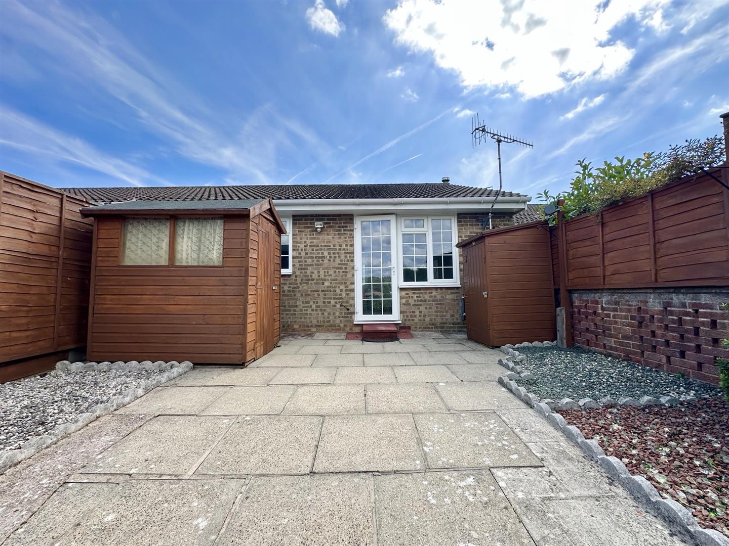 2 bed property in Robert Tressell Close, Hastings